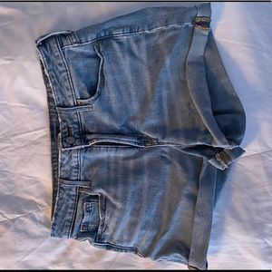 OLD NAVY SIZE 6 HIGH RISE DENIM SHORTS!!!